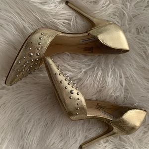 Steve Madden gold pumps with silver grommets